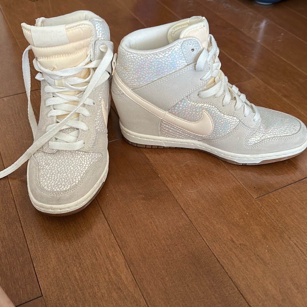Nike sky hi dunk wedge sneakers. Gray white & metallic Pearl. Size 7.5